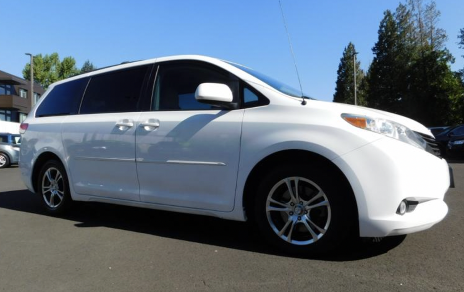 2012 Toyota Sienna preowned Vans Bickmore Auto Sales